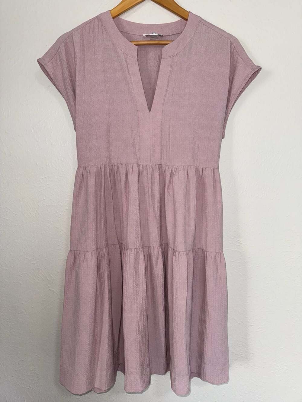Calvin Klein Women's Size 6 Pink Textured Tiered V-Neck Dress